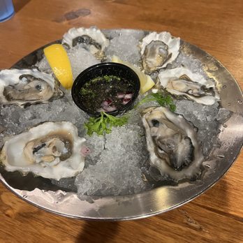 Hook & Reel Cajun Seafood & Bar - Raw oysters on half shell - Seafood Near Me - Sacramento, California