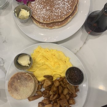 SweetDiner - Rubbery pancakes - Diners Near Me - Milwaukee, Wisconsin