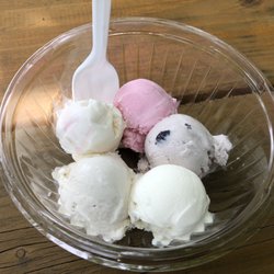 Moxie's Ice Cream - Ice cream flight - chai tea, sweet tea, maple creme, cotton candy, and blueberry lavender