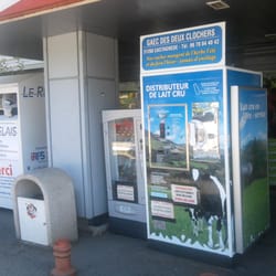 Intermarché - Distributeur de lait de vache frais.
