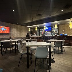 Seating & bar