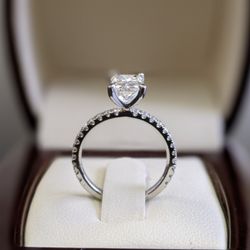 Luksus Diamonds - Stunning 1.55ct radiant diamond in a delicate micro pave engagement ring