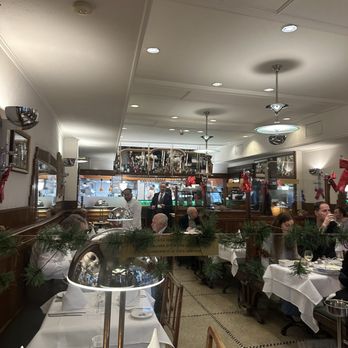 Aux Armes de Bruxelles - Dining room - Belgian Near Me - Brussels, BRU
