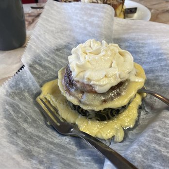 Lil Black Bear Cafe - Cinnamon roll - Sandwiches Near Me - Pigeon Forge, Tennessee
