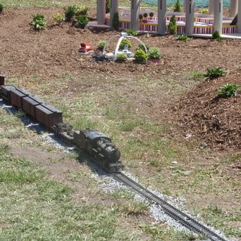 Queens Botanical Garden - Memorial Day model train exhibit - Botanical Gardens Near Me - Flushing, New York Queens Botanical Garden - Memorial Day model train exhibit - Botanical Gardens Near Me - Flushing, New York