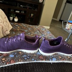 JCPenney - Woman's sketchers size 10