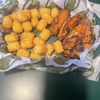 Sports Grill - Sunset - My fiancé's chicken wings with regular tots - Sports Bars Near Me - Miami, Florida