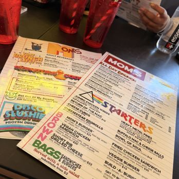 Mom's Kitchen & Bar - Comfort Food Near Me - New York, New York