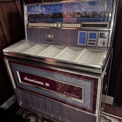 Cardinal Bar - Old Juke Box