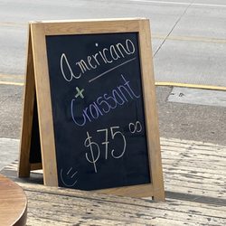 Café Brújula - Sign