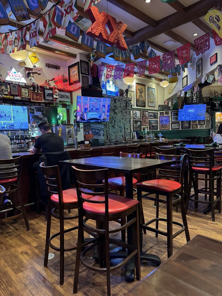 Hussong’s Mexican Cantina - Photo 2