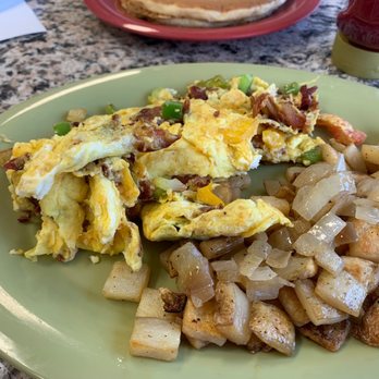 Weasie's Kitchen - Continuation of the scrambler - 3 eggs with cheese, peppers, bacon, and tomato. Potatoes with onions - Diners Near Me - Waynesboro, Virginia