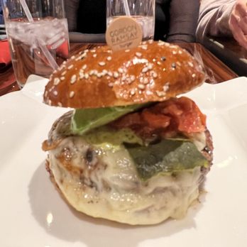 Gordon Ramsay Burger Las Vegas - Hell's Kitchen burger - Burgers Near Me - Las Vegas, Nevada Gordon Ramsay Burger Las Vegas - Hell's Kitchen burger - Burgers Near Me - Las Vegas, Nevada
