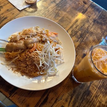 It's Pho - Shrimp pad thai Thai Iced Tea 16oz - Vietnamese Near Me - Los Angeles, California It's Pho - Shrimp pad thai Thai Iced Tea 16oz - Vietnamese Near Me - Los Angeles, California