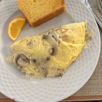 Aiken Manor - Breakfast omelet and Yvonne's homemade cornbread! - Bed & Breakfast Near Me - Franklin, New Hampshire Aiken Manor - Breakfast omelet and Yvonne's homemade cornbread! - Bed & Breakfast Near Me - Franklin, New Hampshire