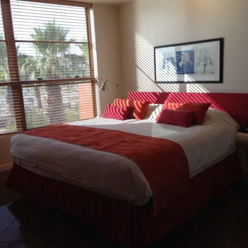 Hilton Grand Vacations Club Palm Desert - Nice sized bedroom - Hotels Near Me - Palm Desert, California Hilton Grand Vacations Club Palm Desert - Nice sized bedroom - Hotels Near Me - Palm Desert, California