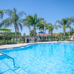 Pine Lake Apartments - pool