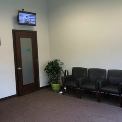Beverly Smiles Family Dental - Dentist in Beverly waiting room