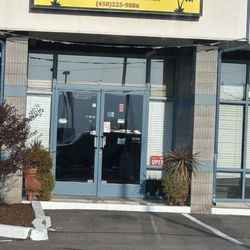 Dead parking lot. Not a single customer.
