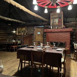 Tally-Ho Restaurant - Dining room