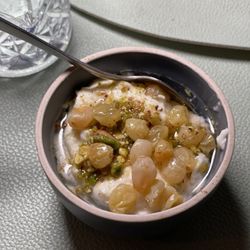 Madito - Dessert : crème de lait aux raisins, à la rose et fleur d'oranger : à tomber !
