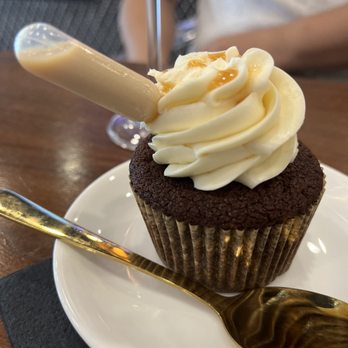 Cupcakes & Bubbles - Baileys - Cupcakes Near Me - Tomball, Texas