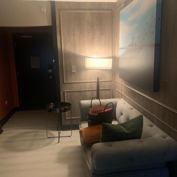Viceroy - Spacious room with a couch - Hotels Near Me - Washington, DC, District of Columbia