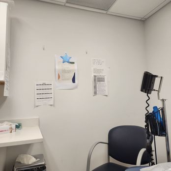Sessine Najjar, MD - The basic examination room - Internal Medicine Near Me - Clifton, New Jersey