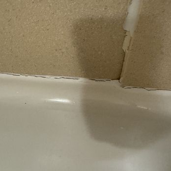 Hilton Garden Inn Independence - Bath tub condition - Hotels Near Me - Independence, Missouri