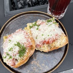 Kamper’s Rooftop Lounge - Pan con tomate