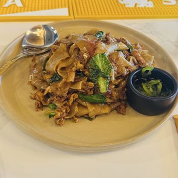 Hanuman Thai Eatery - Pad see ew - Thai Near Me - Orange, California