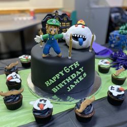 Franny's Cakes - Edible figures and cupcake toppers. Cake was beautiful and delicious!