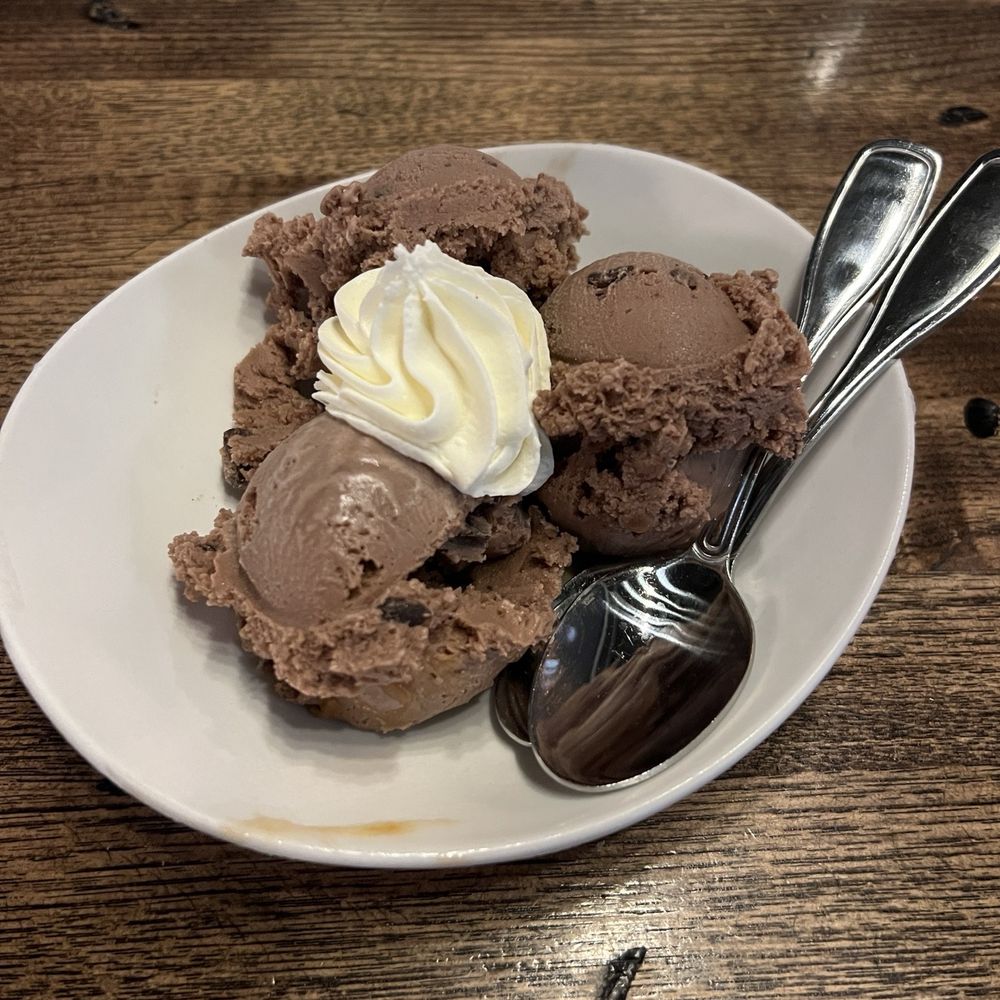 Epulo Bistro - Chocolate ice cream - Modern European Near Me - Edmonds, Washington Epulo Bistro - Chocolate ice cream - Modern European Near Me - Edmonds, Washington