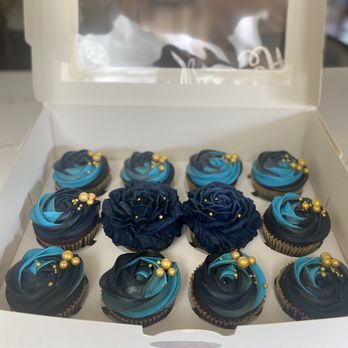Chaqueta Cakes - Custom red velvet vegan cupcakes - Desserts Near Me - Bellflower, California
