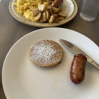 Main Kitchen Cafe - Signature breakfast was delicious we split it - New American Near Me - Granada Hills, California