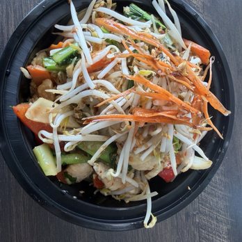 Mama Asian Kitchen - Chicken Chow Mien. Lunch $18.12 with a water. Incl Egg Drop Soup. - Sushi Bars Near Me - Lighthouse Point, Florida Mama Asian Kitchen - Chicken Chow Mien. Lunch $18.12 with a water. Incl Egg Drop Soup. - Sushi Bars Near Me - Lighthouse Point, Florida