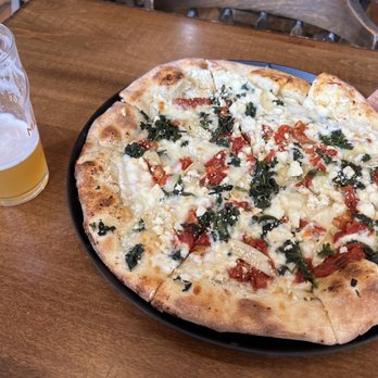 MainStage Brewing - Mediterranean white pie - Breweries Near Me - Lyons, Colorado