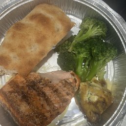 Salmon, broccoli, acorn squash and a nice piece of delicious bread. Salmon, broccoli, acorn squash and a nice piece of delicious bread.