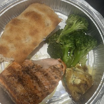 Trento - Salmon, broccoli, acorn squash and a nice piece of delicious bread. - Italian Near Me - Farmingdale, New York Trento - Salmon, broccoli, acorn squash and a nice piece of delicious bread. - Italian Near Me - Farmingdale, New York