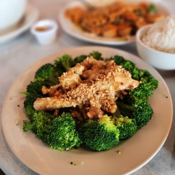 Nara Thai - Chicken Peanut Sauce - Thai Near Me - Cypress, Texas Nara Thai - Chicken Peanut Sauce - Thai Near Me - Cypress, Texas