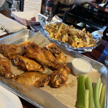 Gallo's Tap Room - Wings and cajun poutine - Sports Bars Near Me - Columbus, Ohio Gallo's Tap Room - Wings and cajun poutine - Sports Bars Near Me - Columbus, Ohio