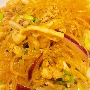 Siam Rice II - Yum-Woon-Sen Glass noodle with a combination of seafood/meat on a bed of lettuce. I liked it. - Thai Near Me - Saugus, California Siam Rice II - Yum-Woon-Sen Glass noodle with a combination of seafood/meat on a bed of lettuce. I liked it. - Thai Near Me - Saugus, California