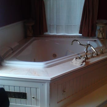 McMillan Inn - Jacuzzi in our room - Bed & Breakfast Near Me - Savannah, Georgia McMillan Inn - Jacuzzi in our room - Bed & Breakfast Near Me - Savannah, Georgia