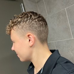 Lucky's Barber Shop