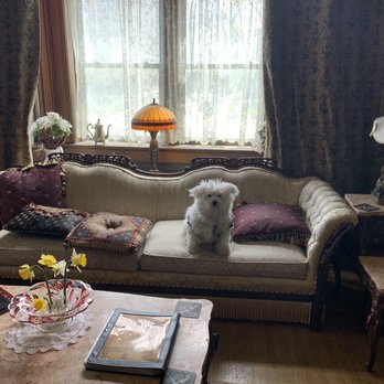 Brumder Mansion Bed & Breakfast and Theater - Elieeeeeee - Bed & Breakfast Near Me - Milwaukee, Wisconsin Brumder Mansion Bed & Breakfast and Theater - Elieeeeeee - Bed & Breakfast Near Me - Milwaukee, Wisconsin
