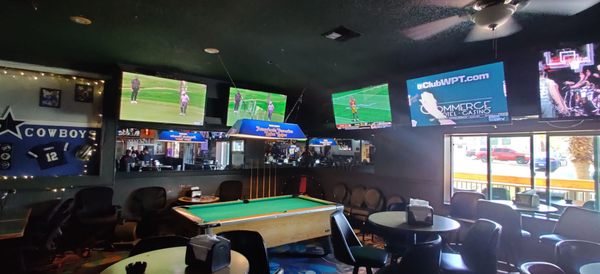 Mr D's Sports Bar and Grill by null