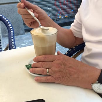 Creyón Café - Large cappuccino .... - Cafeteria Near Me - Barcelona, B Creyón Café - Large cappuccino .... - Cafeteria Near Me - Barcelona, B