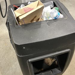 Lovell Service Station / Jordan’s Kwik Stop #61 - This is now typical:  overflowing trash cans and zero windshield cleaning supplies.