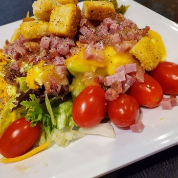 Bobcat Den - Salad bar was fresh - American Near Me - Byrdstown, Tennessee