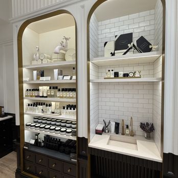 Jo Malone London - Display wall - Cosmetics & Beauty Supply Near Me - Richmond, British Columbia Jo Malone London - Display wall - Cosmetics & Beauty Supply Near Me - Richmond, British Columbia
